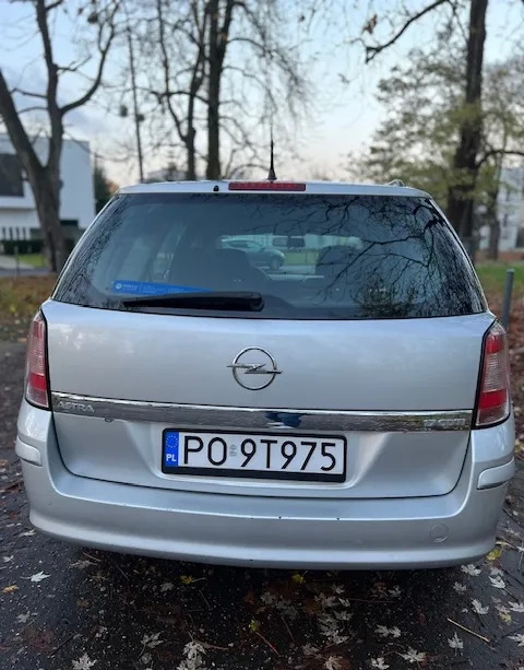 Opel Astra cena 11900 przebieg: 297000, rok produkcji 2012 z Poznań małe 254